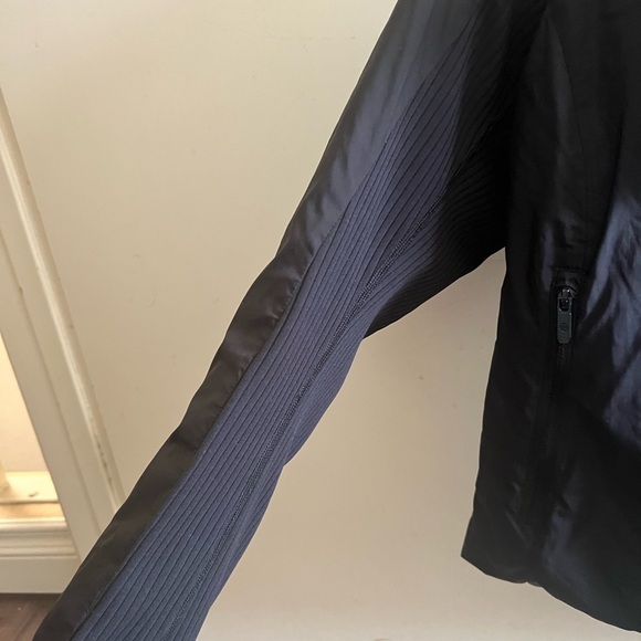 Women's Lululemon puffer Black Jacket - Picture 6 of 11